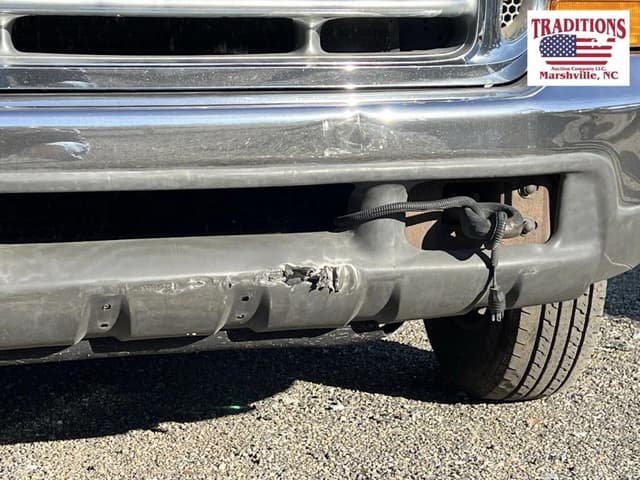 Image of Ford F-350 equipment image 3