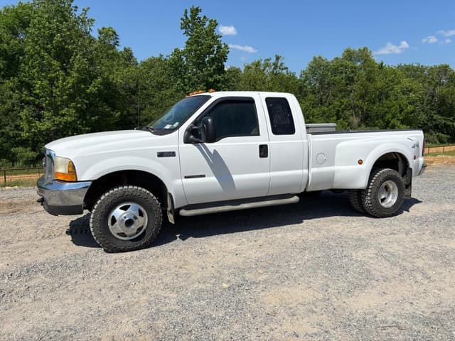 Image of Ford F-350 equipment image 4