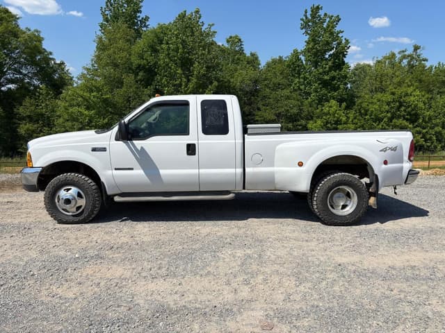 Image of Ford F-350 equipment image 3