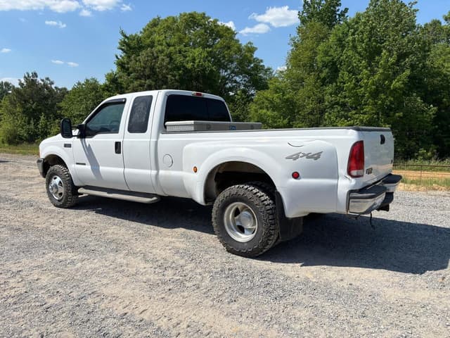 Image of Ford F-350 equipment image 2