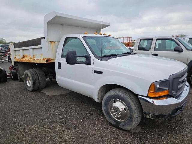 Image of Ford F-350 equipment image 2