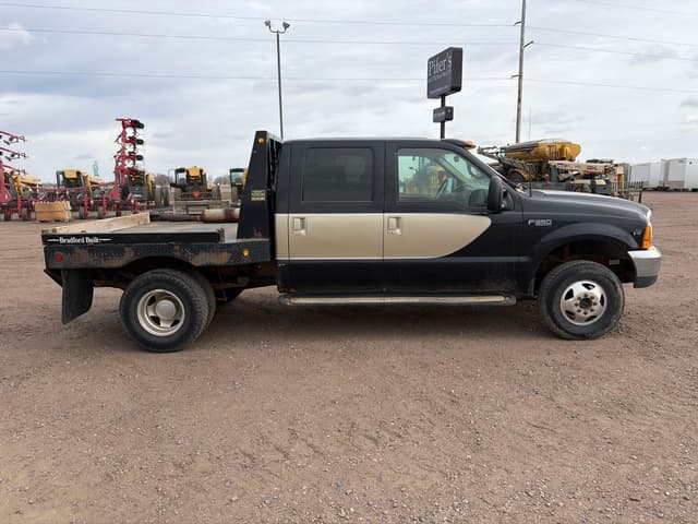 Image of Ford F-350 equipment image 4