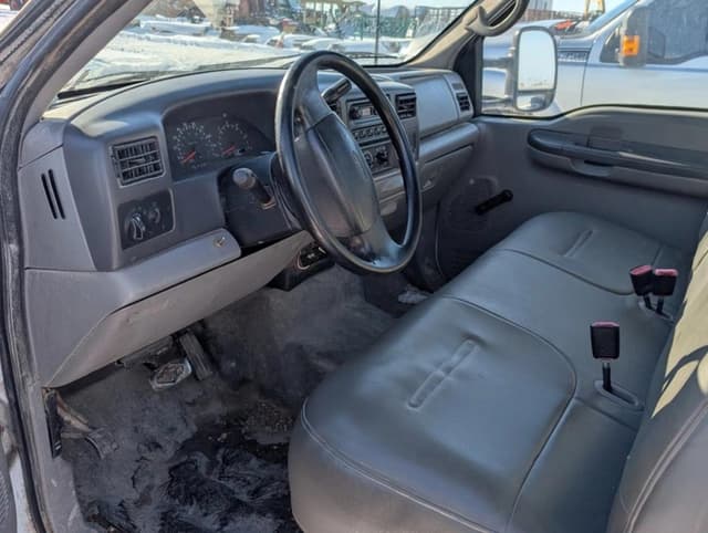 Image of Ford F-350 equipment image 2