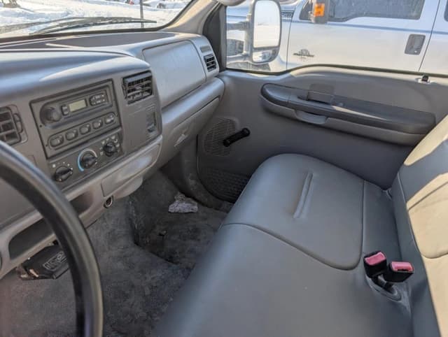 Image of Ford F-350 equipment image 4