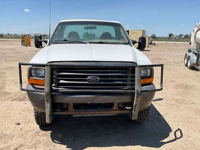 Image of Ford F-350 equipment image 4
