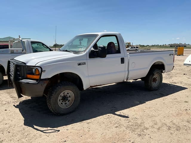 Image of Ford F-350 equipment image 3