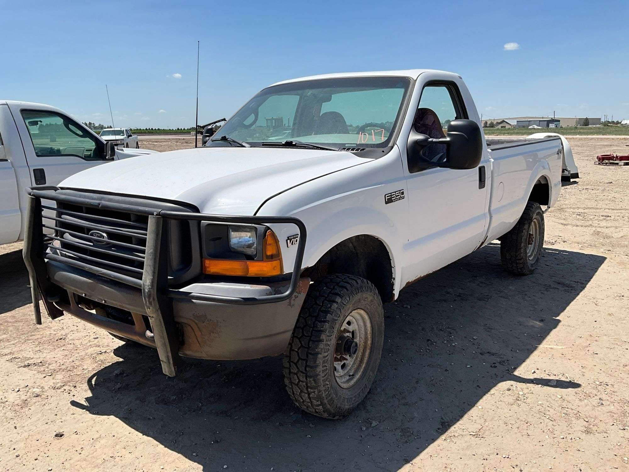 2000 Ford F-350 Equipment Image0