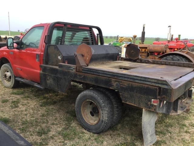 Image of Ford F-350 equipment image 3