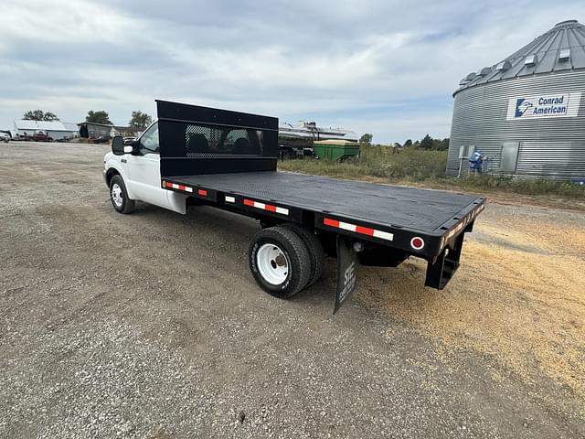 Image of Ford F-350 equipment image 3