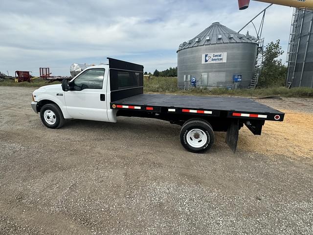 Image of Ford F-350 equipment image 2