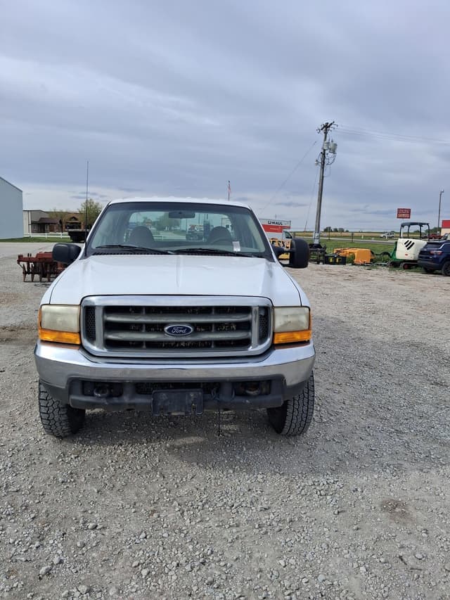 Image of Ford F-350 equipment image 2