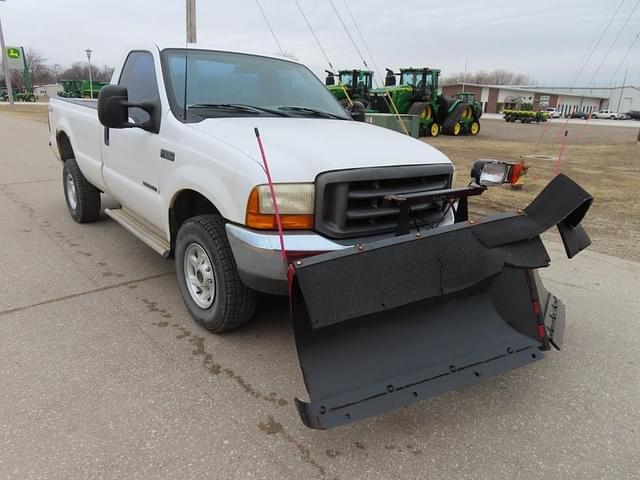 Image of Ford F-350 equipment image 3