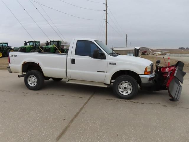 Image of Ford F-350 equipment image 4