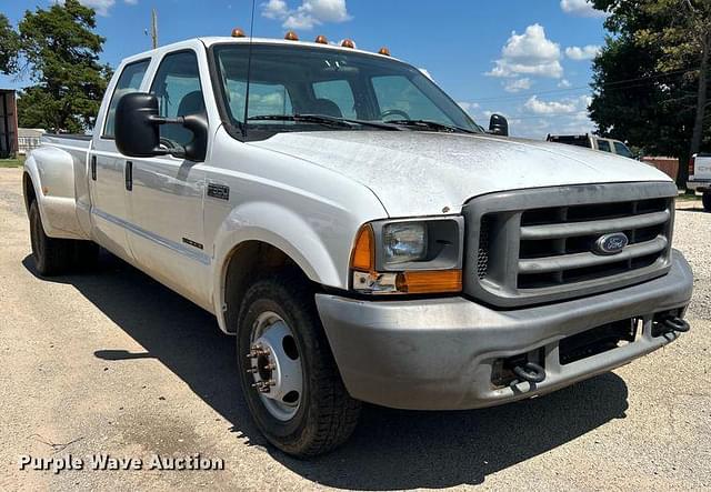 Image of Ford F-350 equipment image 2