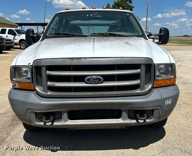 Image of Ford F-350 equipment image 1