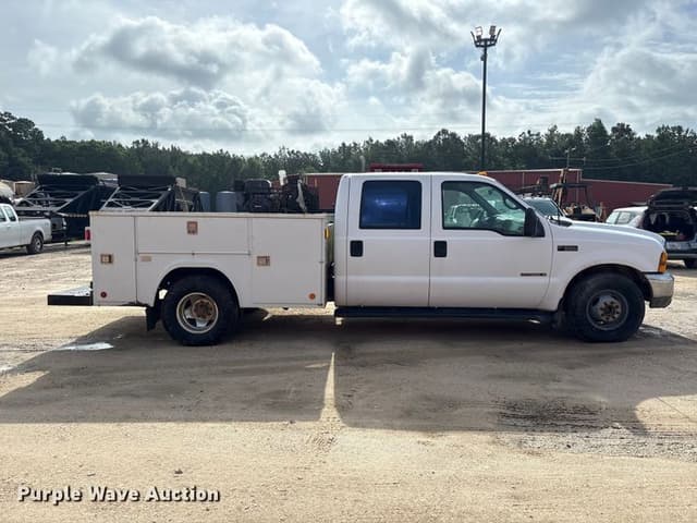 Image of Ford F-350 equipment image 3