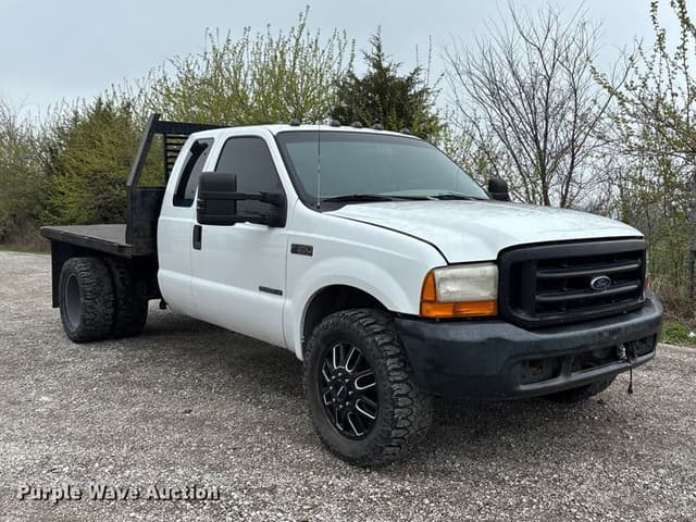 Image of Ford F-350 equipment image 2