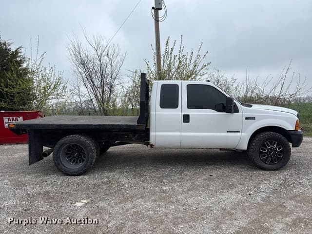 Image of Ford F-350 equipment image 3
