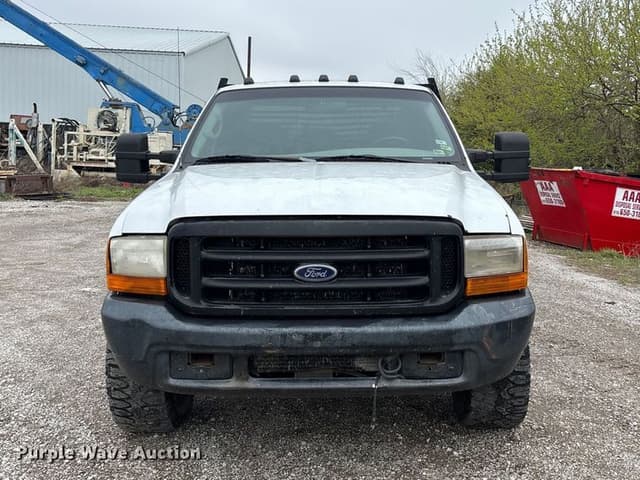 Image of Ford F-350 equipment image 1