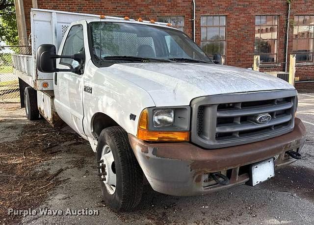 Image of Ford F-350 equipment image 2