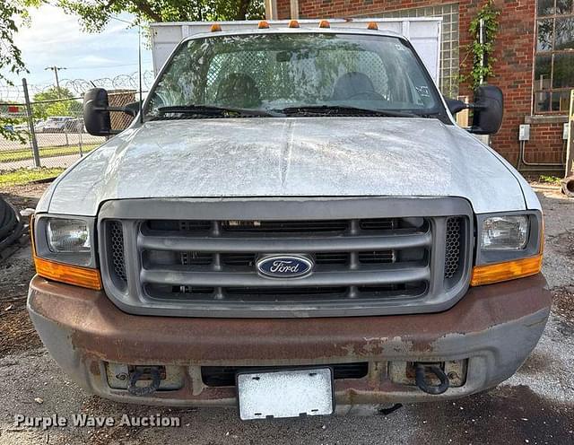 Image of Ford F-350 equipment image 1