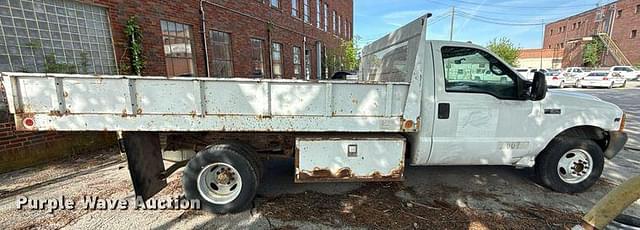 Image of Ford F-350 equipment image 3