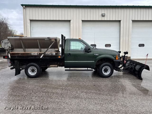 Image of Ford F-350 equipment image 3