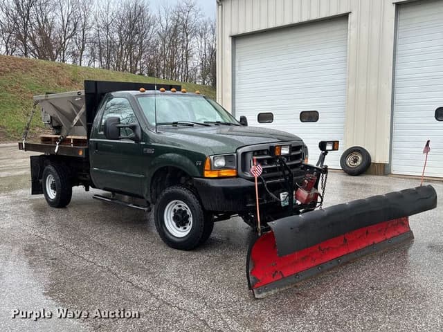 Image of Ford F-350 equipment image 2