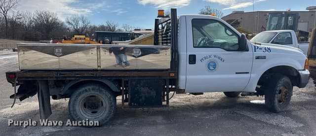 Image of Ford F-350 equipment image 3