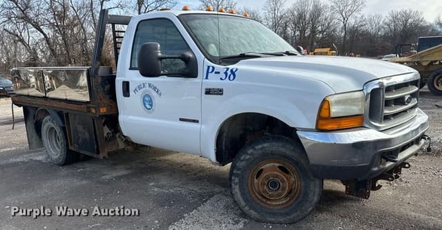 Image of Ford F-350 equipment image 2