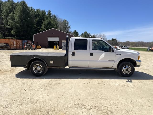 Image of Ford F-350 equipment image 3