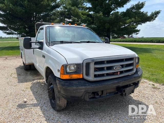 Image of Ford F-350 equipment image 3