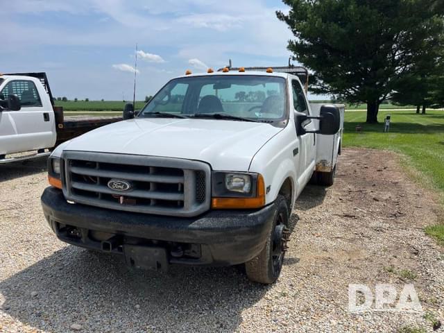 Image of Ford F-350 equipment image 1