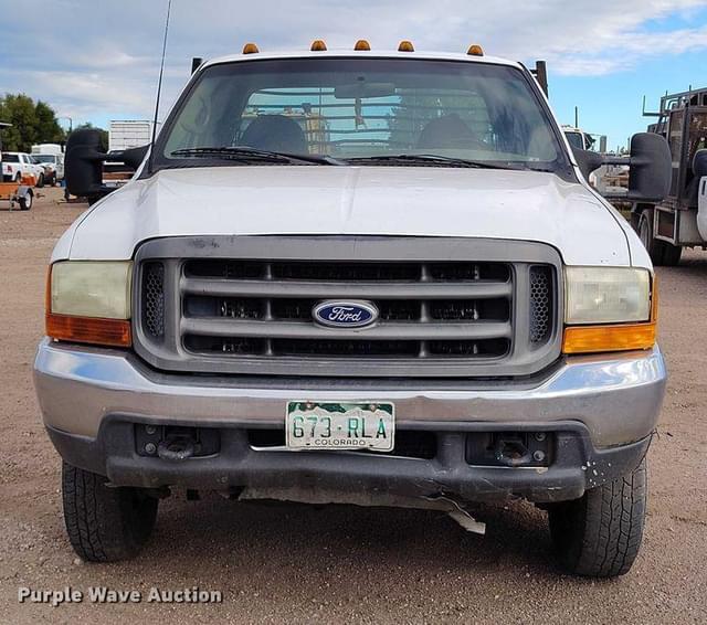 Image of Ford F-350 equipment image 1