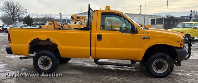 Image of Ford F-350 equipment image 3