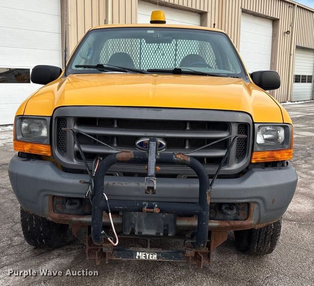 Image of Ford F-350 equipment image 1