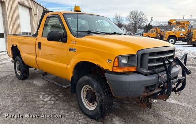 Image of Ford F-350 equipment image 2