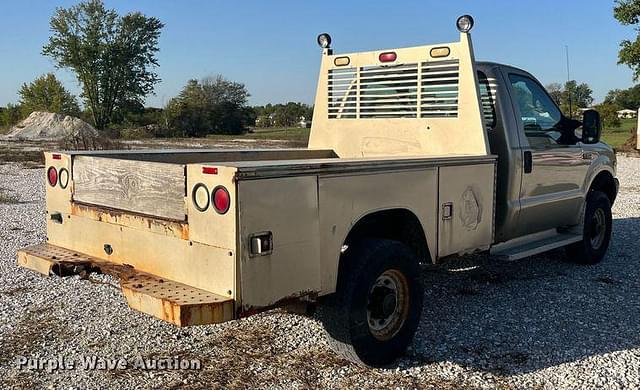 Image of Ford F-350 equipment image 4