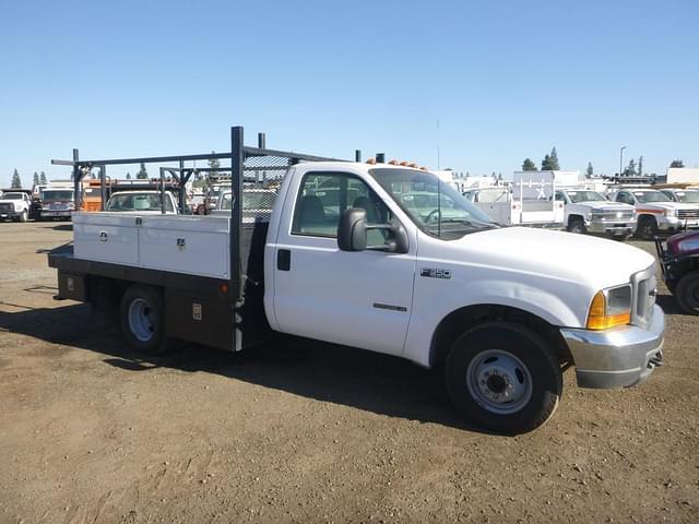 Image of Ford F-350 equipment image 1