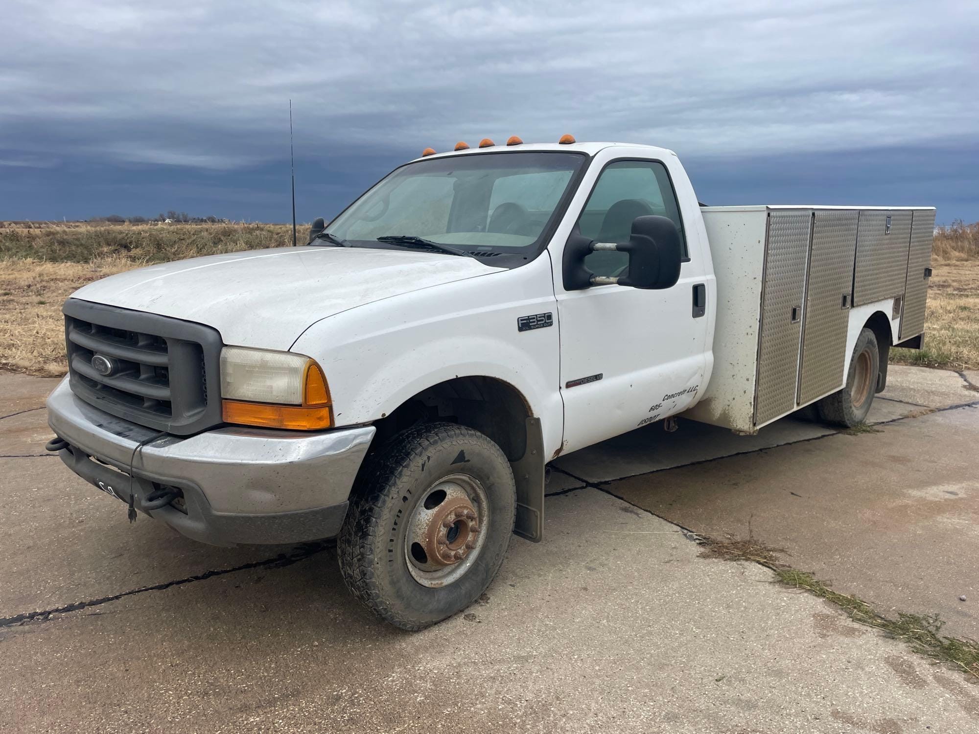 2000 Ford F-350 Equipment Image0
