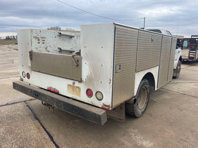 Image of Ford F-350 equipment image 2