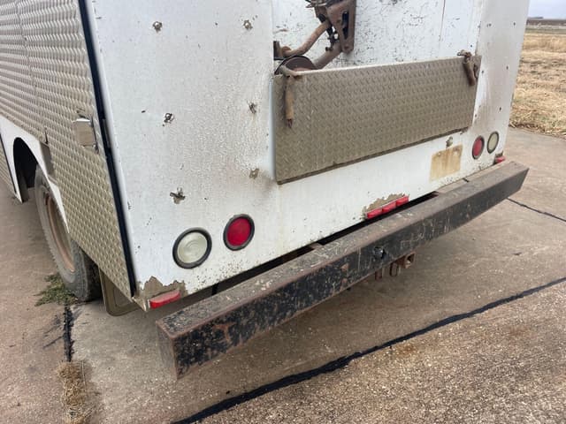 Image of Ford F-350 equipment image 4