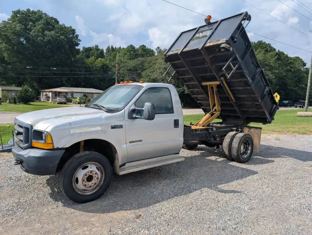 Image of Ford F-450 equipment image 4