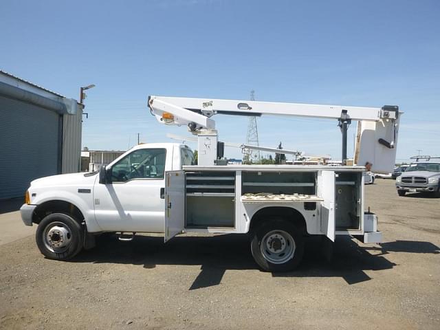 Image of Ford F-450 equipment image 4