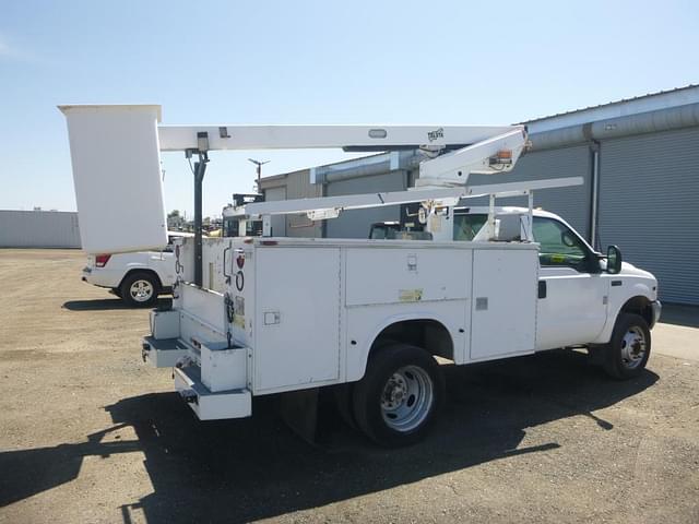Image of Ford F-450 equipment image 2