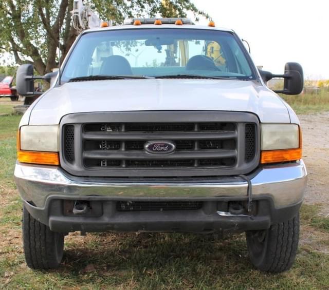 Image of Ford F-450 equipment image 4