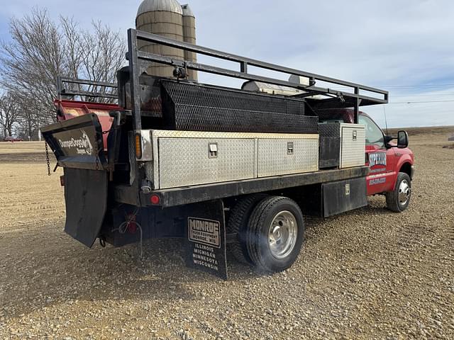 Image of Ford F-450 equipment image 4