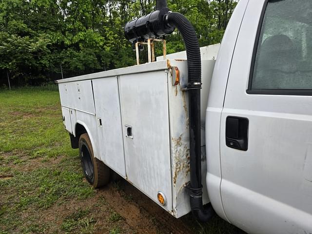 Image of Ford F-450 equipment image 4