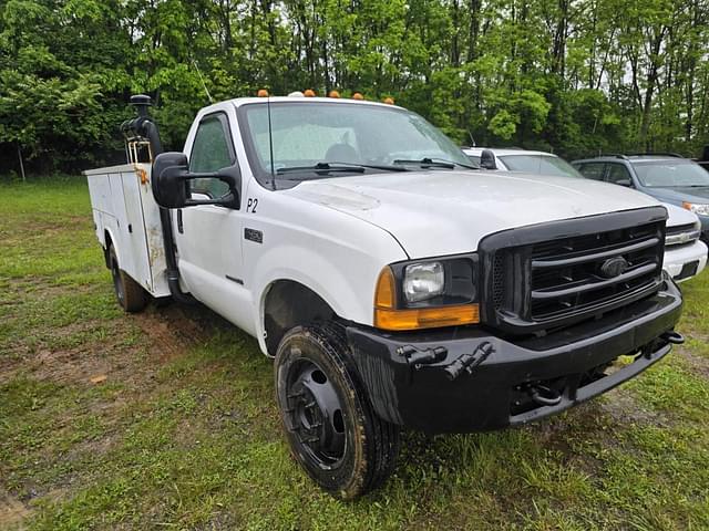 Image of Ford F-450 equipment image 2