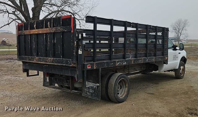 Image of Ford F-450 equipment image 4